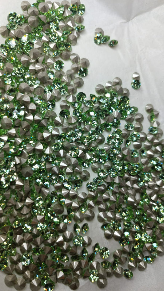 Swarovski® Chaton Vintage Crysolite Silver Foiled SS24