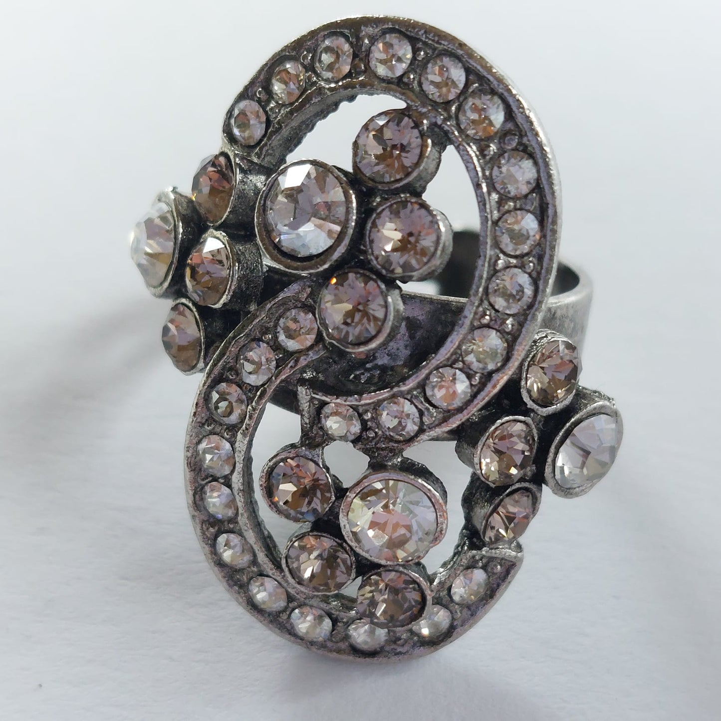 9852 Vintage Ring made with Swarovski Kristallen 30x20mm