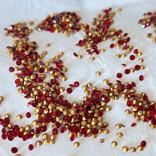 Swarovski® Chaton Vintage Siam Gold Foiled PP13