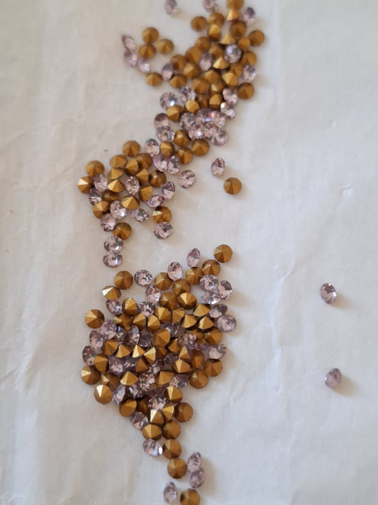 Swarovski® Chaton Vintage Light Amethyst Gold Foiled PP17