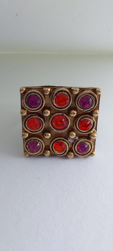 9966 Vintage Ring made with Swarovski Kristallen 18mm