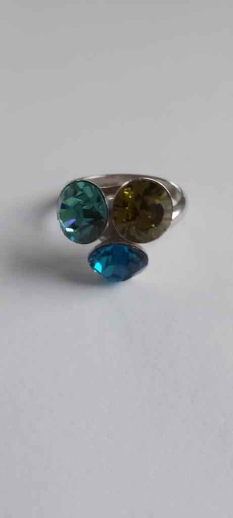 9990 Vintage Ring made with Swarovski Kristallen 25x15mm