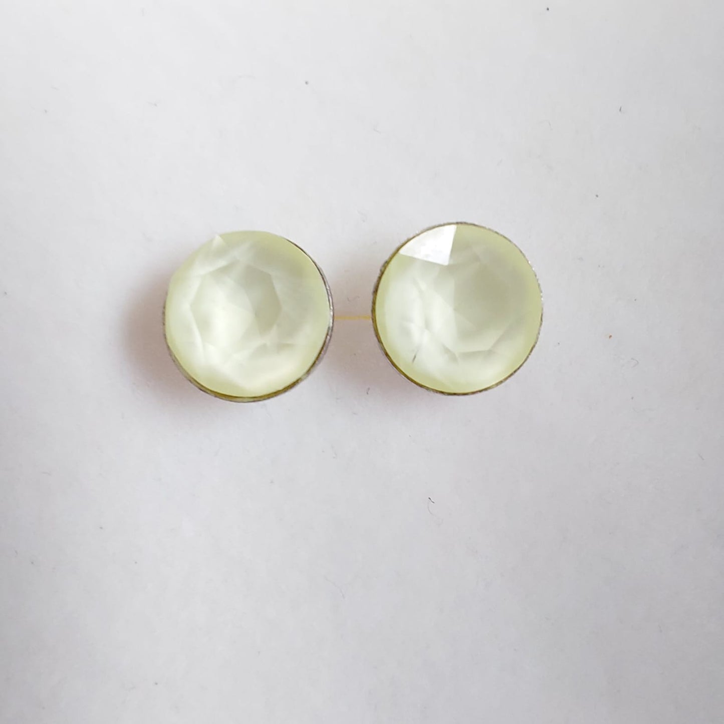 3674 Vintage Ohrringe mit Swarovski Kristallen 9mm