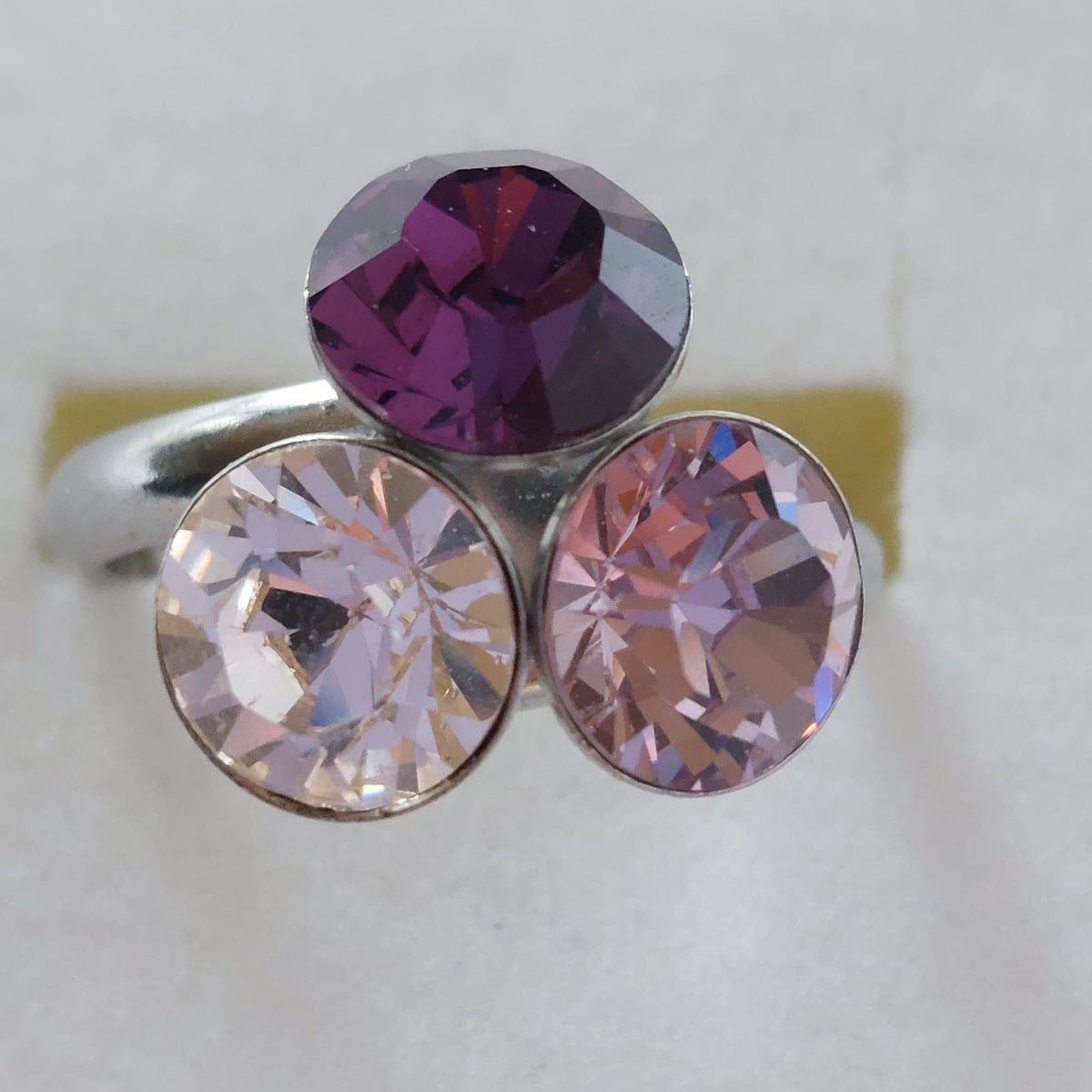 9832 Vintage Ring made with Swarovski Kristallen 15mm