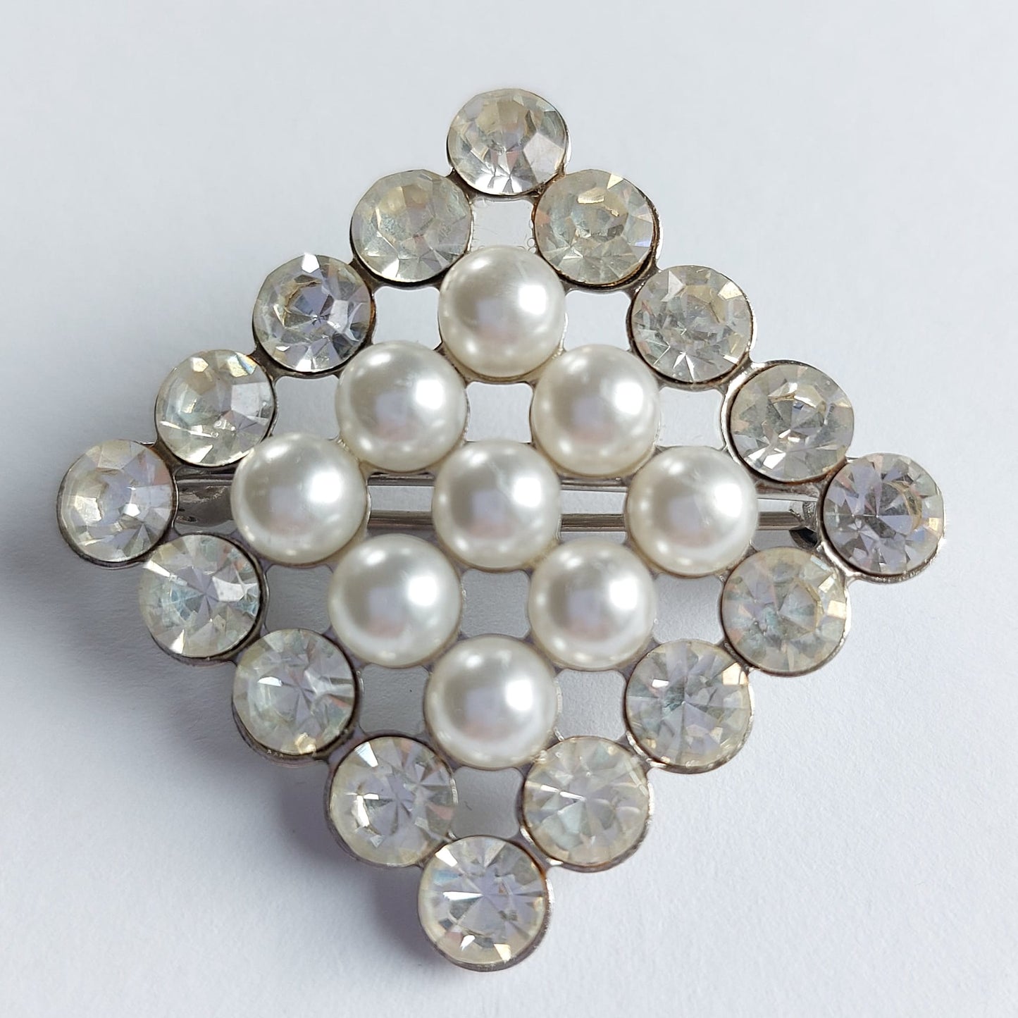 8030 Vintage Brosche mit Swarovski Kristallen 30mm