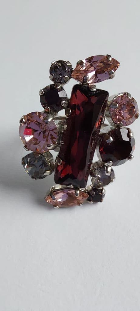 9998 Vintage Ring made with Swarovski Kristallen 30x22mm