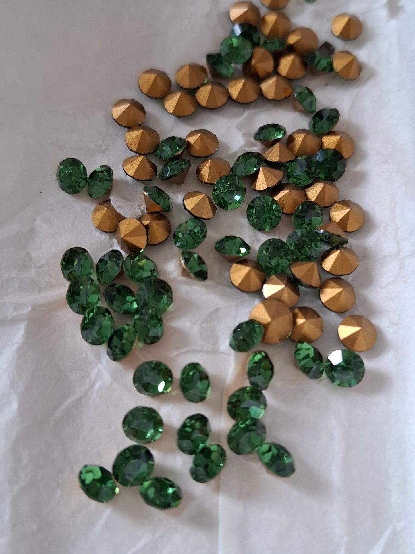 Swarovski® Chaton Vintage Green Turmaline Gold Foiled SS29
