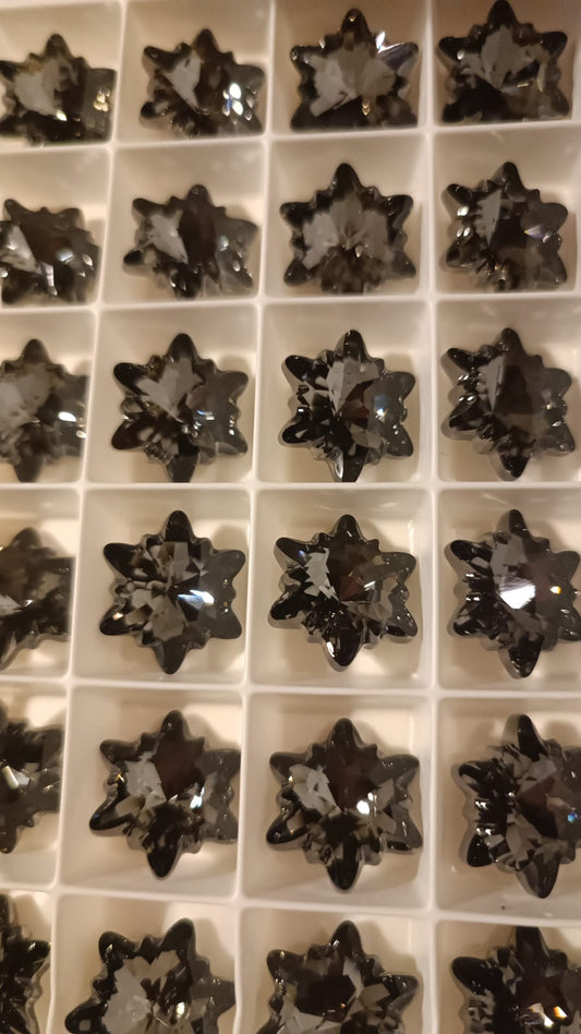 Swarovski® Fancy Edelweiss Silver Night 18mm