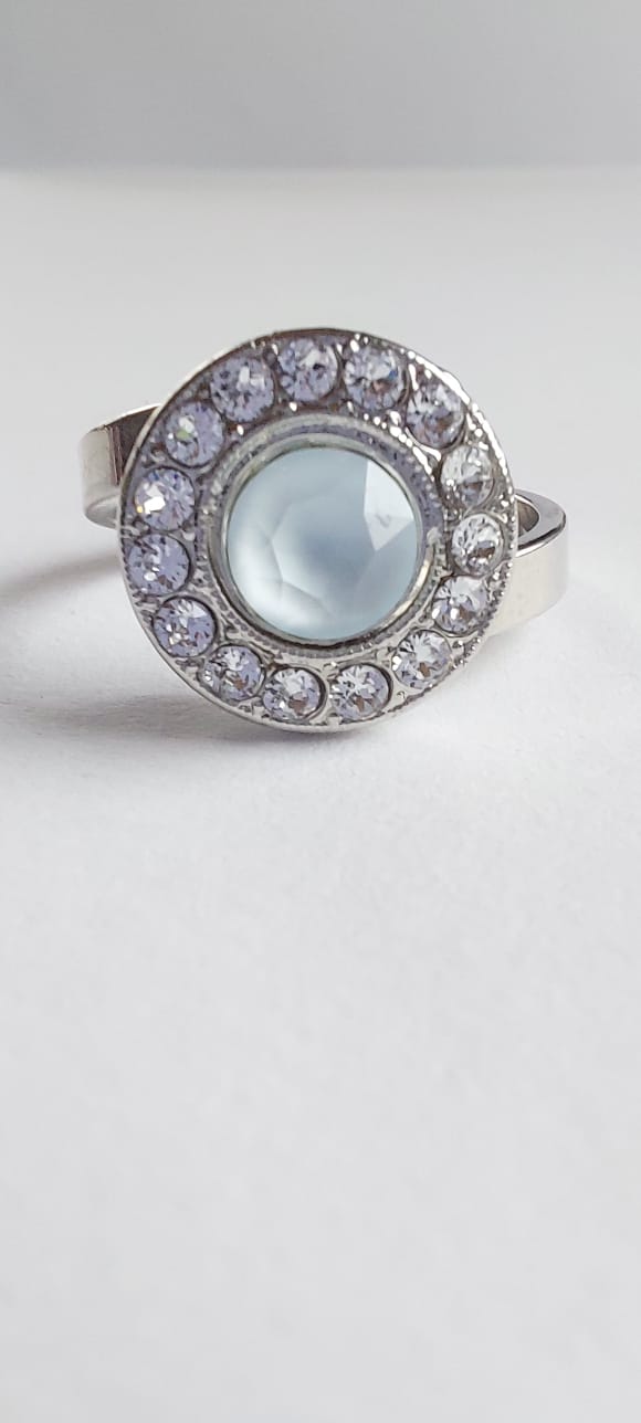 9883 Vintage Ring made with Swarovski Kristallen 13mm