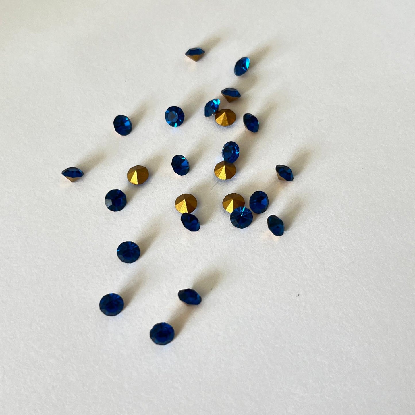 Swarovski® Chaton Vintage Capri Blue Gold Foiled SS19