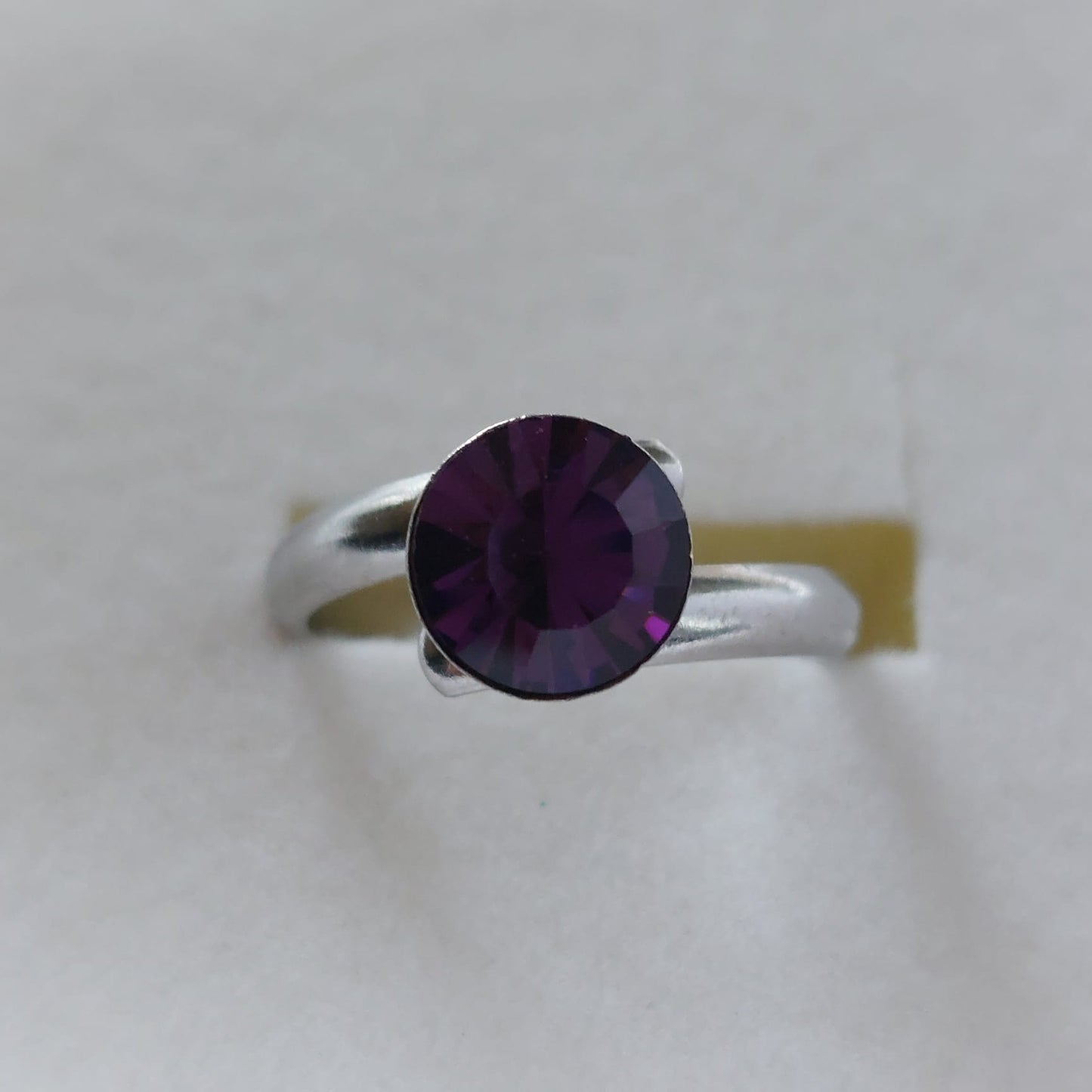 9796 Vintage Ring made with Swarovski Kristallen 8mm