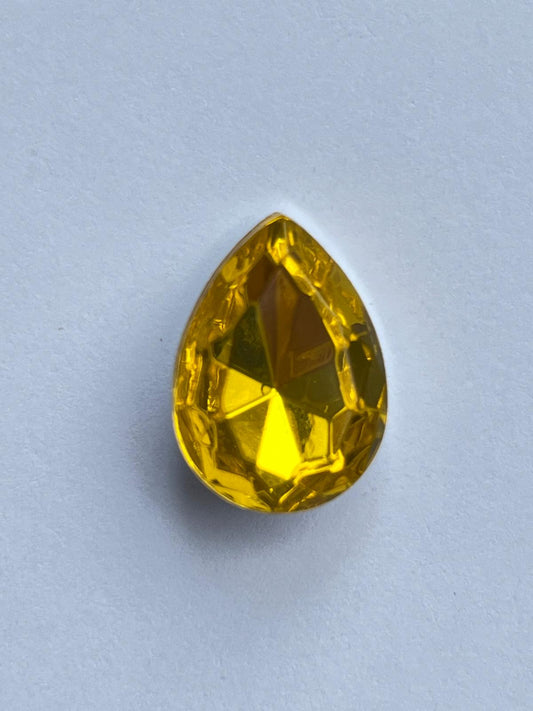 1036 Vintage Kunststoff Tropfen Crystal Cut 16mm