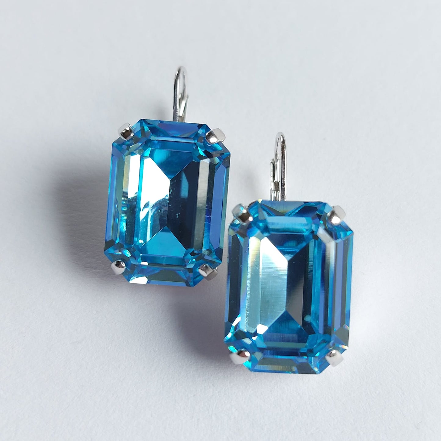 3701 Vintage Ohrringe mit Swarovski Kristallen 17x12mm