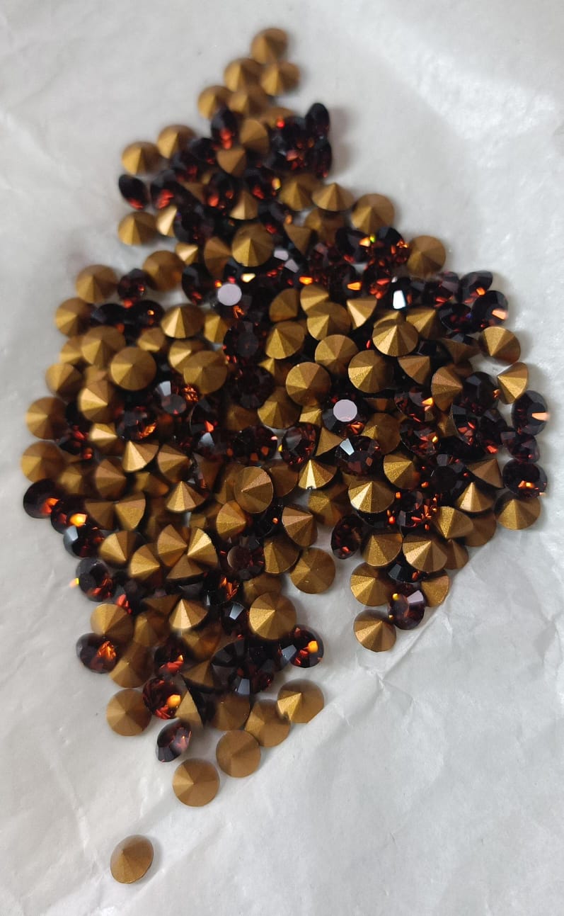 Swarovski® Chaton Vintage Smoked Topaz Gold Foiled SS19