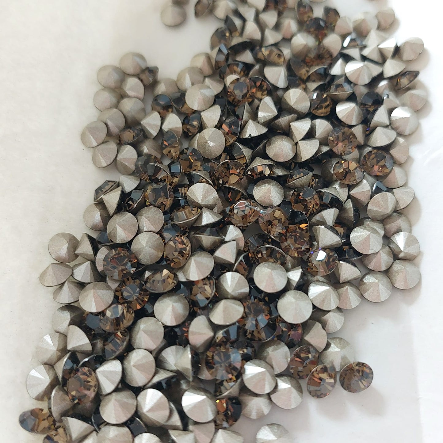 Swarovski® Chaton Smoky Quartz SS29