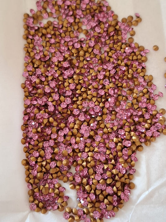 Swarovski® Chaton Vintage Rose Gold Foiled PP24