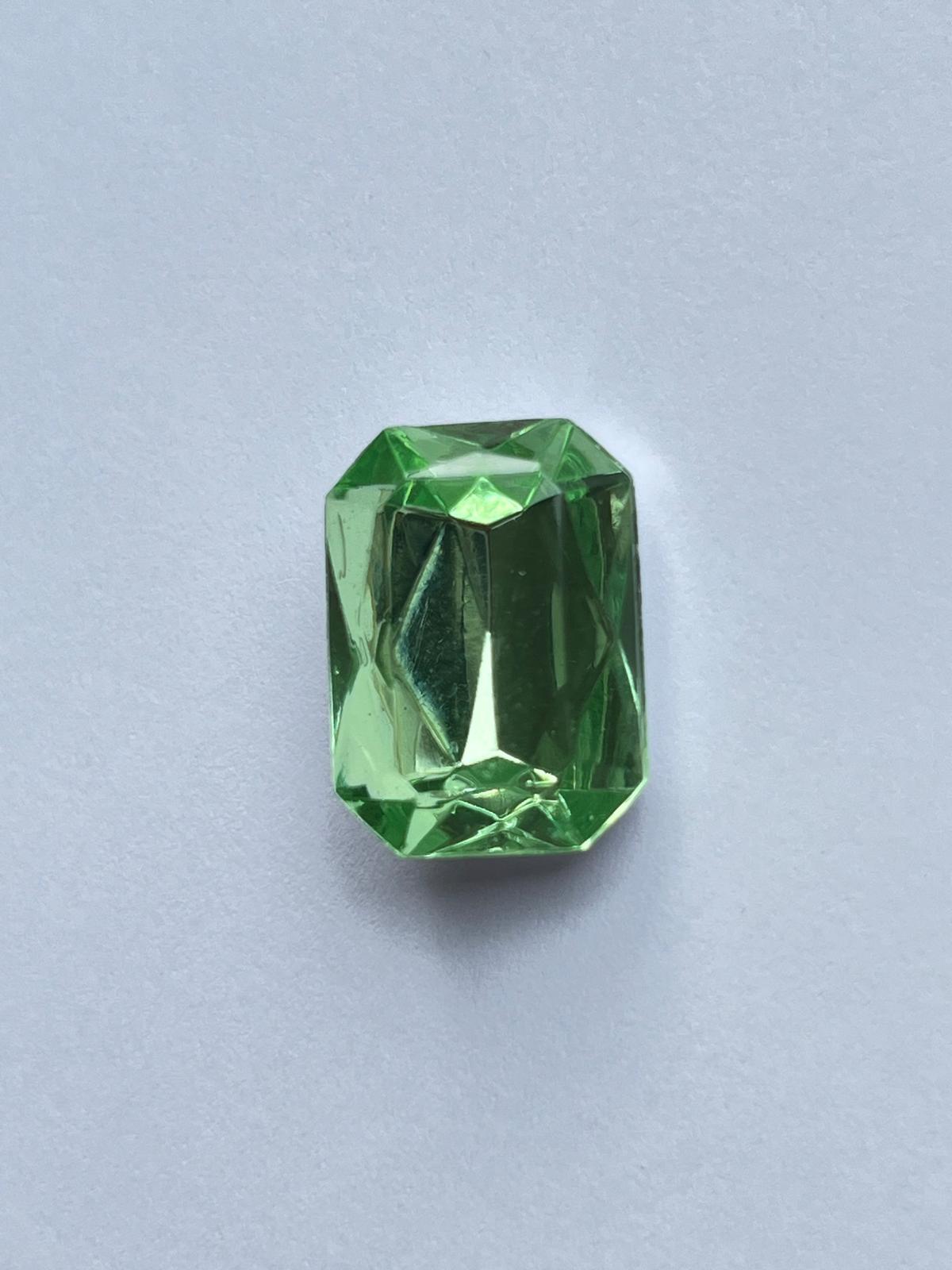1022 Vintage Kunststoff Octagon Crystal Cut 12mm