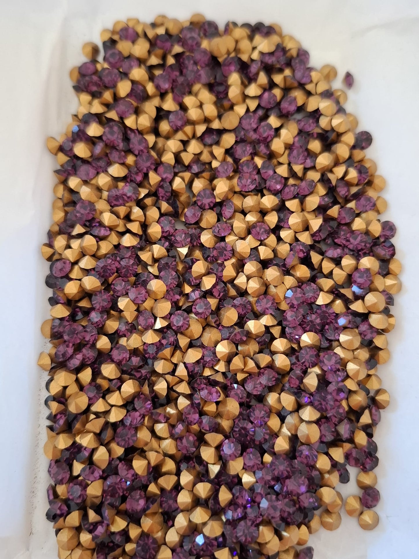 Swarovski® Chaton Vintage Amethyst Gold Foiled SS19