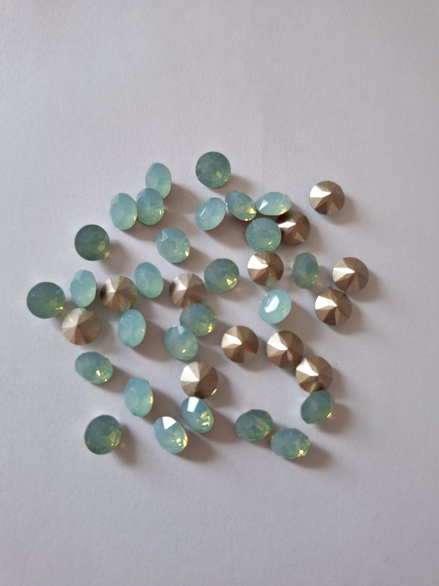 Swarovski® Chaton Pacific Opal SS29