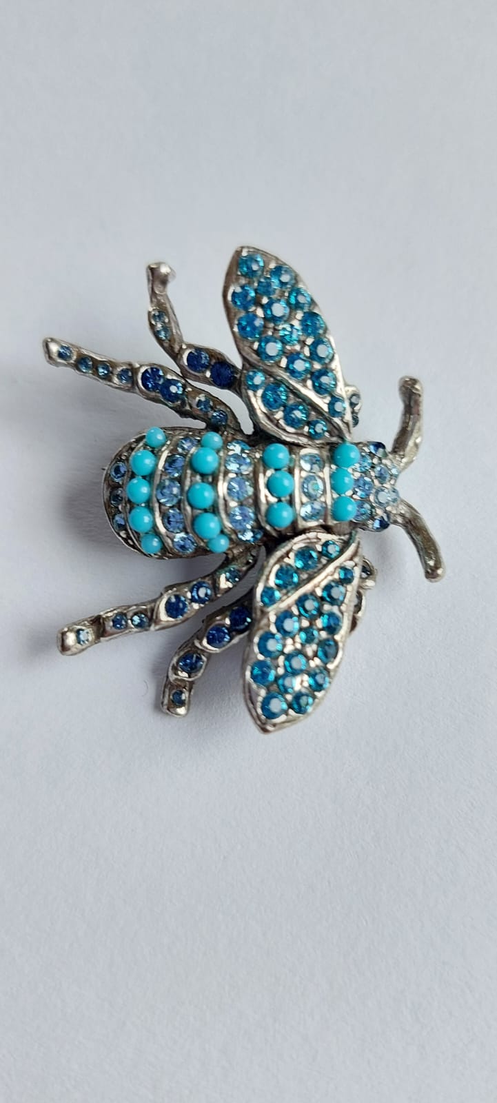8980 Vintage Bee Brosche made mit Swarovski Kristallen 40x30mm