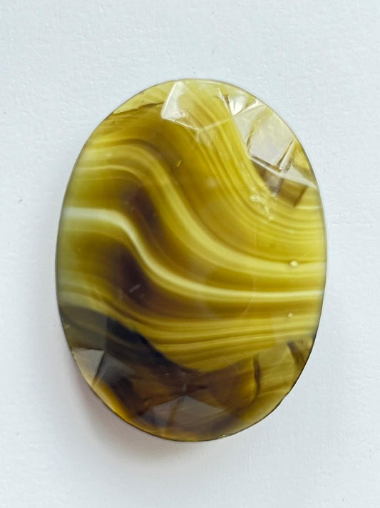 1065 Vintage Kunstmarmor Crystal Cut Oval 40mm