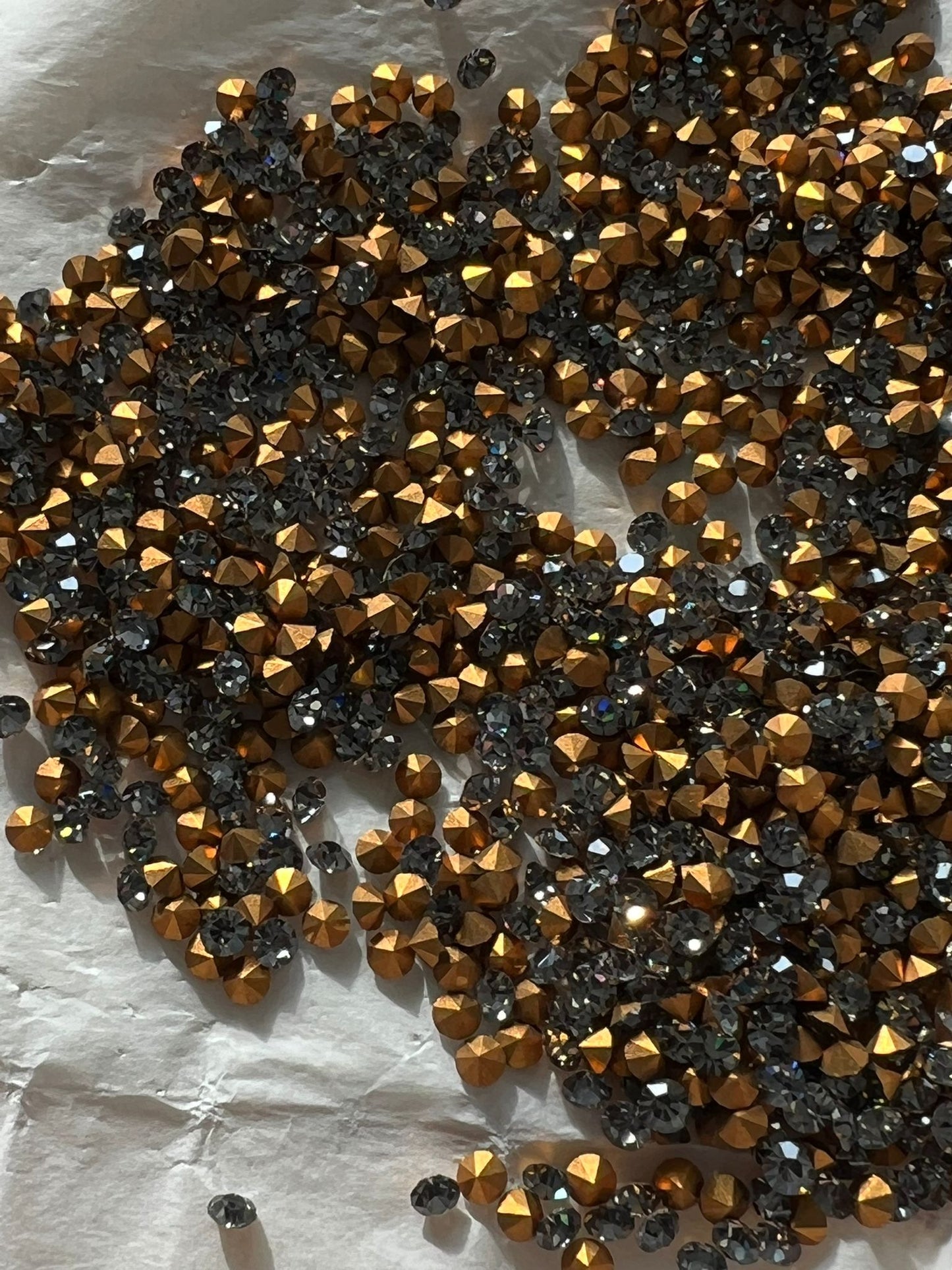 Swarovski® Chaton Vintage Black Diamond Gold Foiled PP21