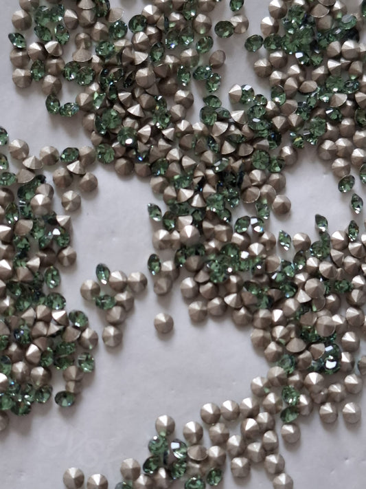 Swarovski® Chaton Erinite PP18