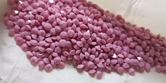 Swarovski® Chaton Vintage Opaque Rose Unfoiled SS19