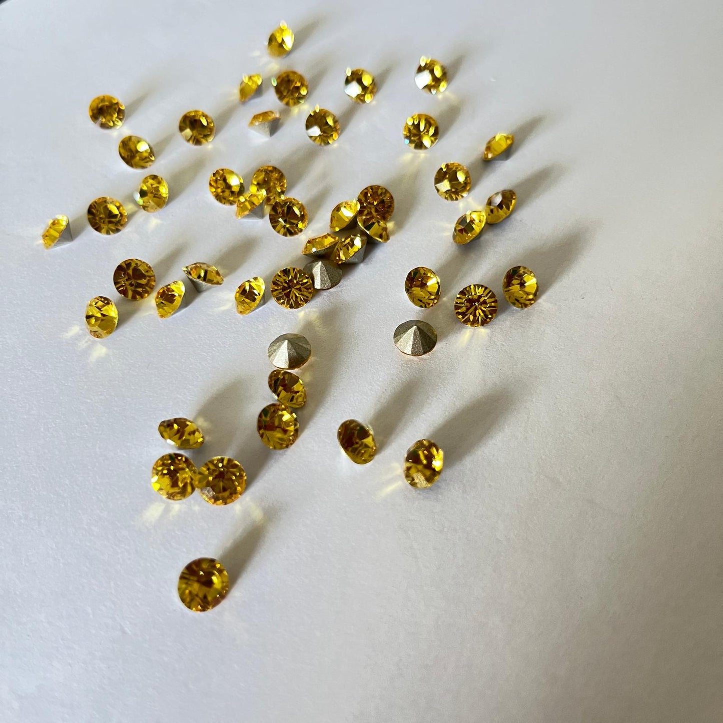 Swarovski® Chaton Light Topaz SS29