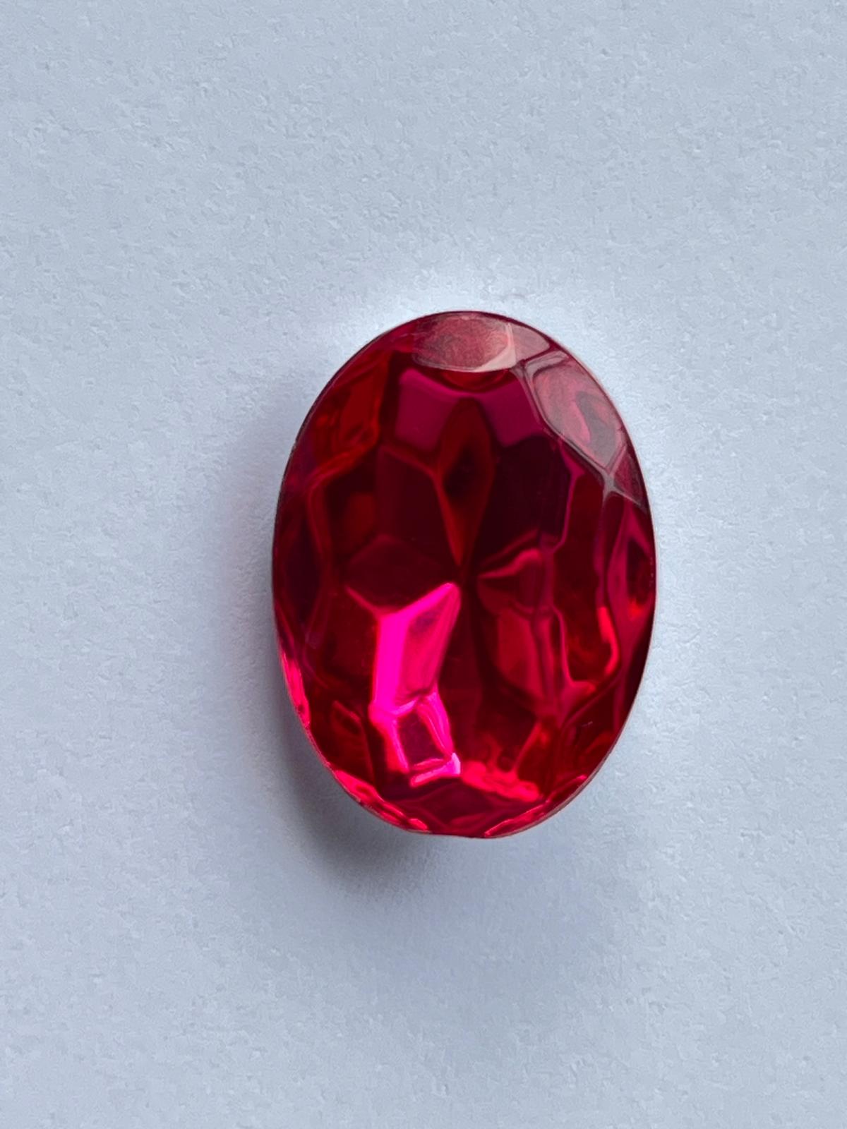 1023 Vintage Kunststoff Oval Crystal Cut 16mm