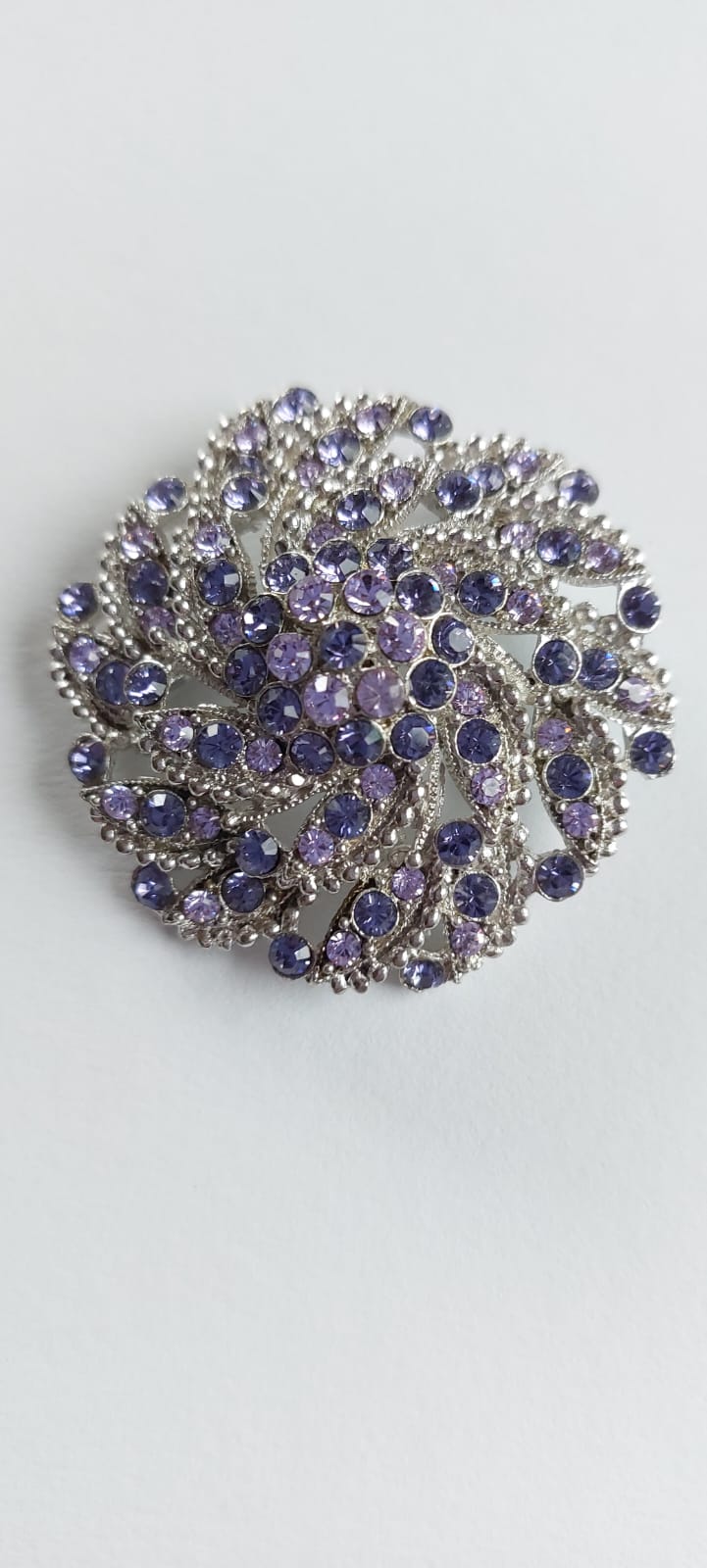 8967 Vintage Brosche made with Swarovski Kristallen 45mm