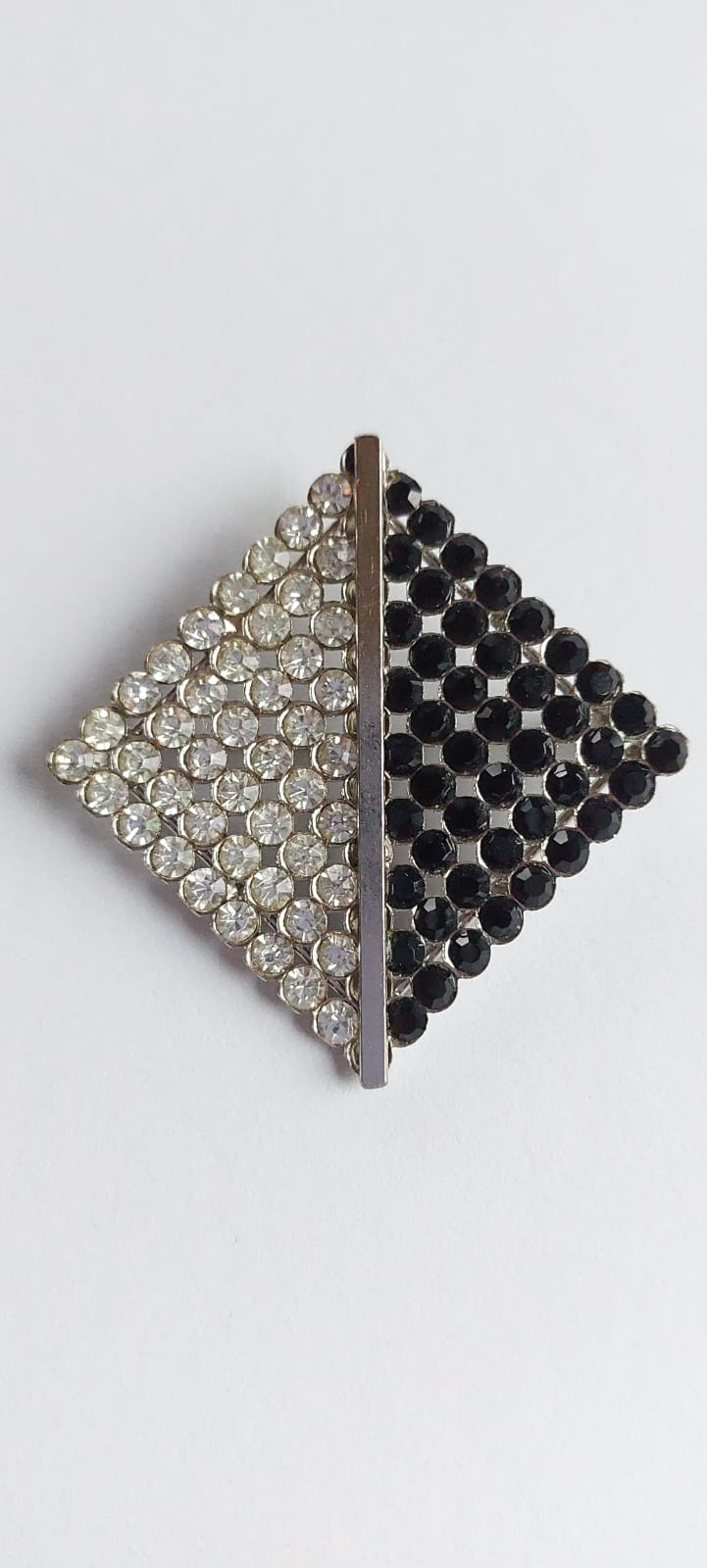 8990 Vintage Brooch made with Swarovski Kristallen 40mm