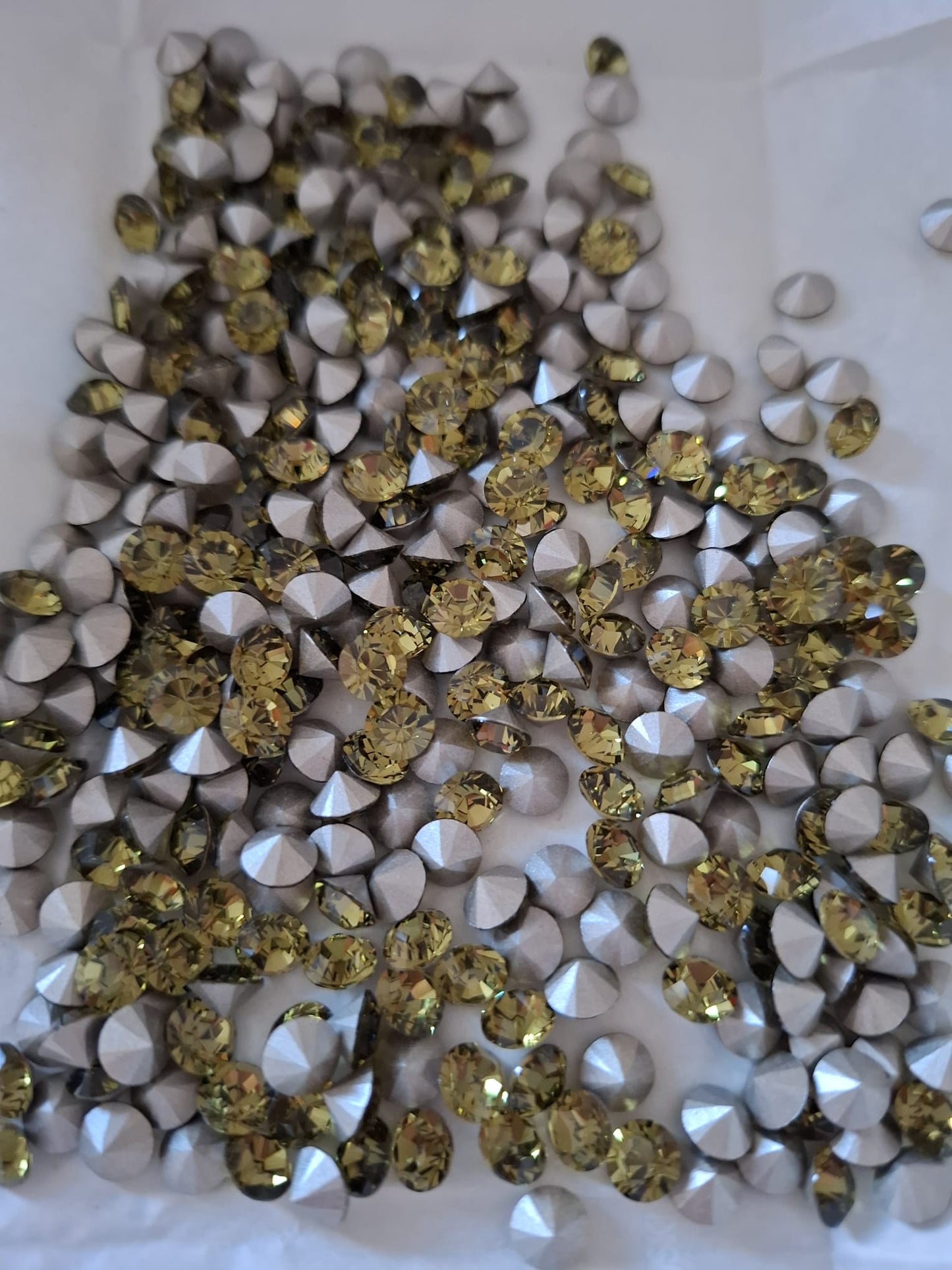 Swarovski® Chaton Khaki SS29