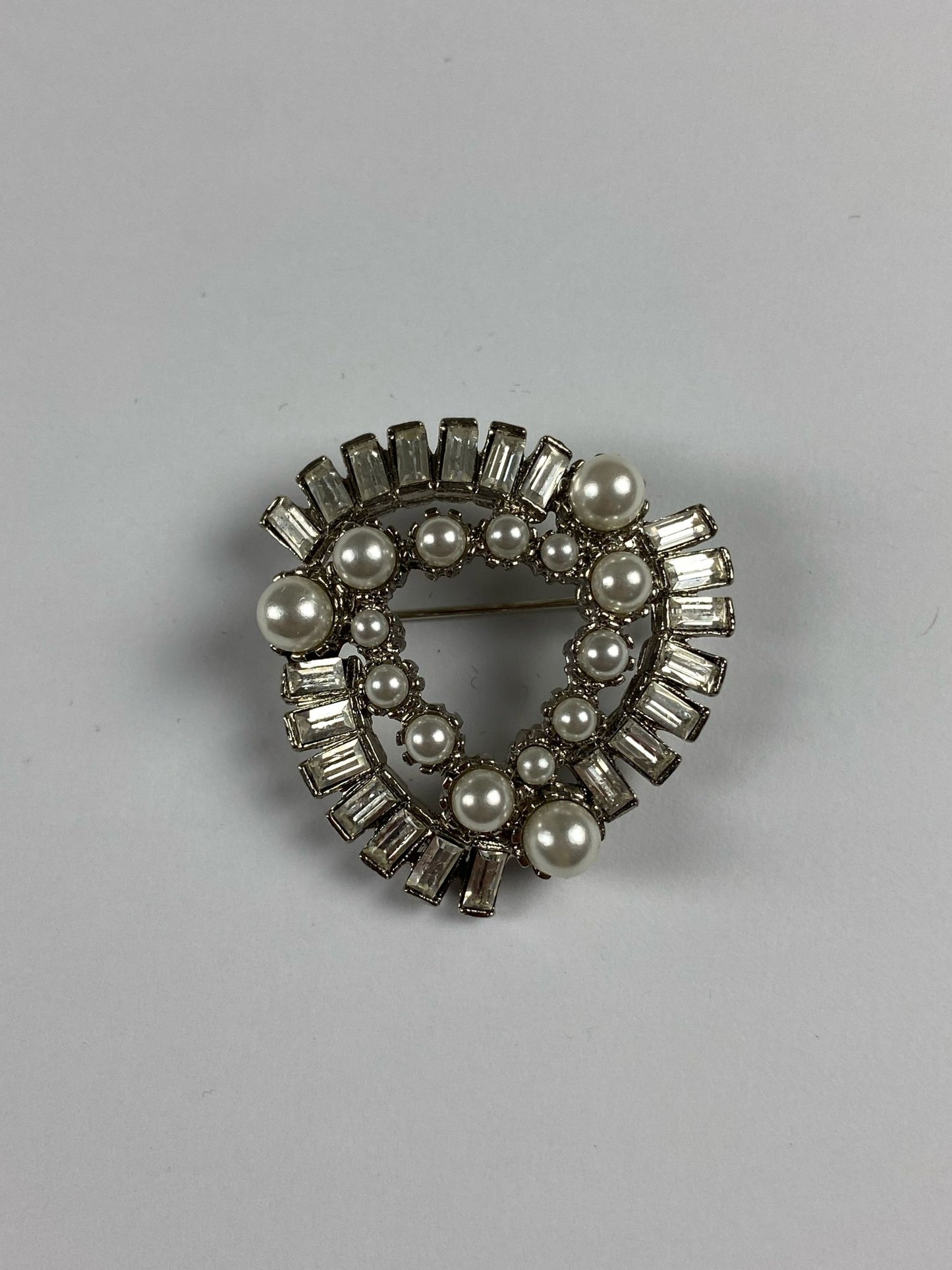 8736 Vintage Swarovski Kristallen Brosche 40mm