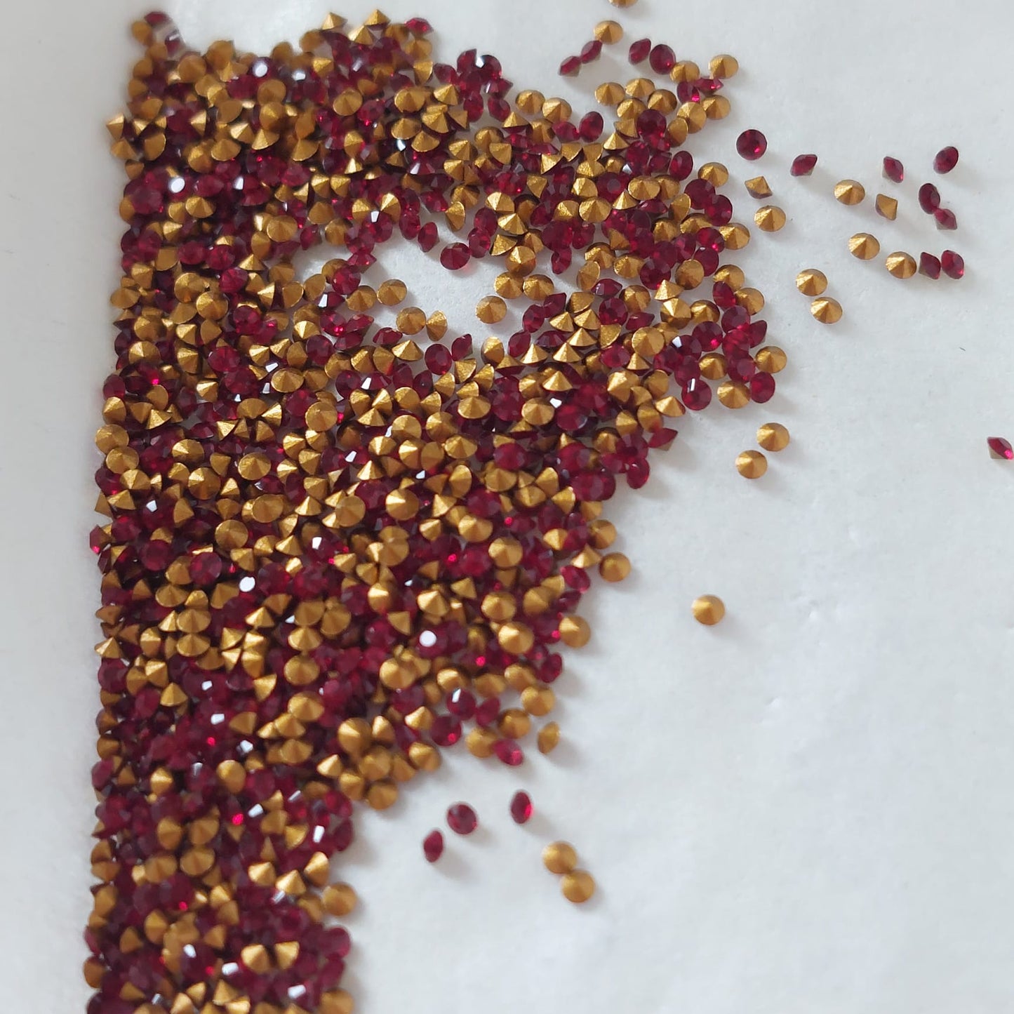 Swarovski® Chaton Vintage Siam Gold Foiled PP7