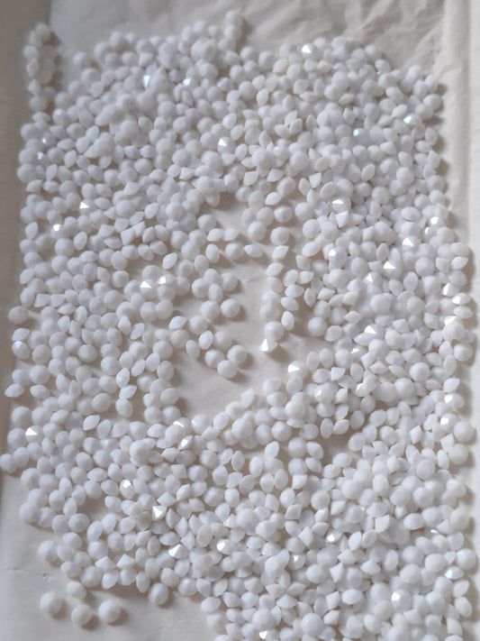 Swarovski® Chaton Vintage Chalkwhite Unfoiled PP24