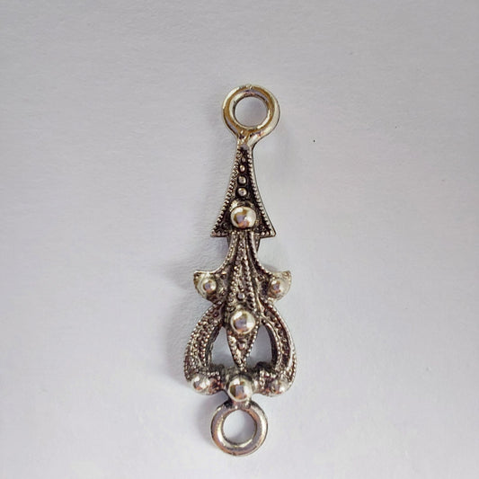 Art Nouveau Trachtenanhänger 28x9mm
