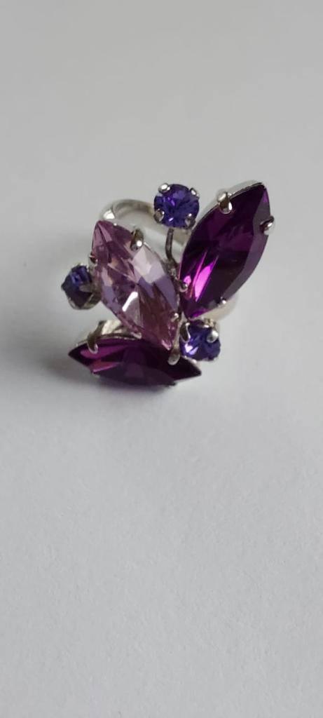 9989 Vintage Ring made with Swarovski Kristallen 25x11mm