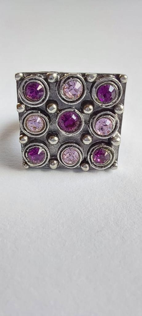 9941 Vintage Ring made with Swarovski Kristallen 18mm
