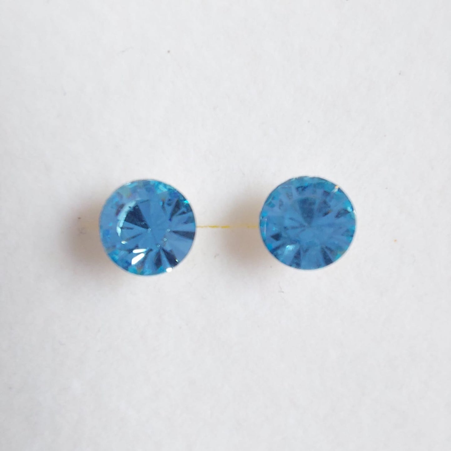 3669 Vintage Ohrringe mit Swarovski Kristallen 5mm
