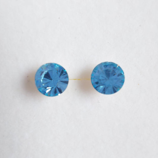 3669 Vintage Ohrringe mit Swarovski Kristallen 5mm