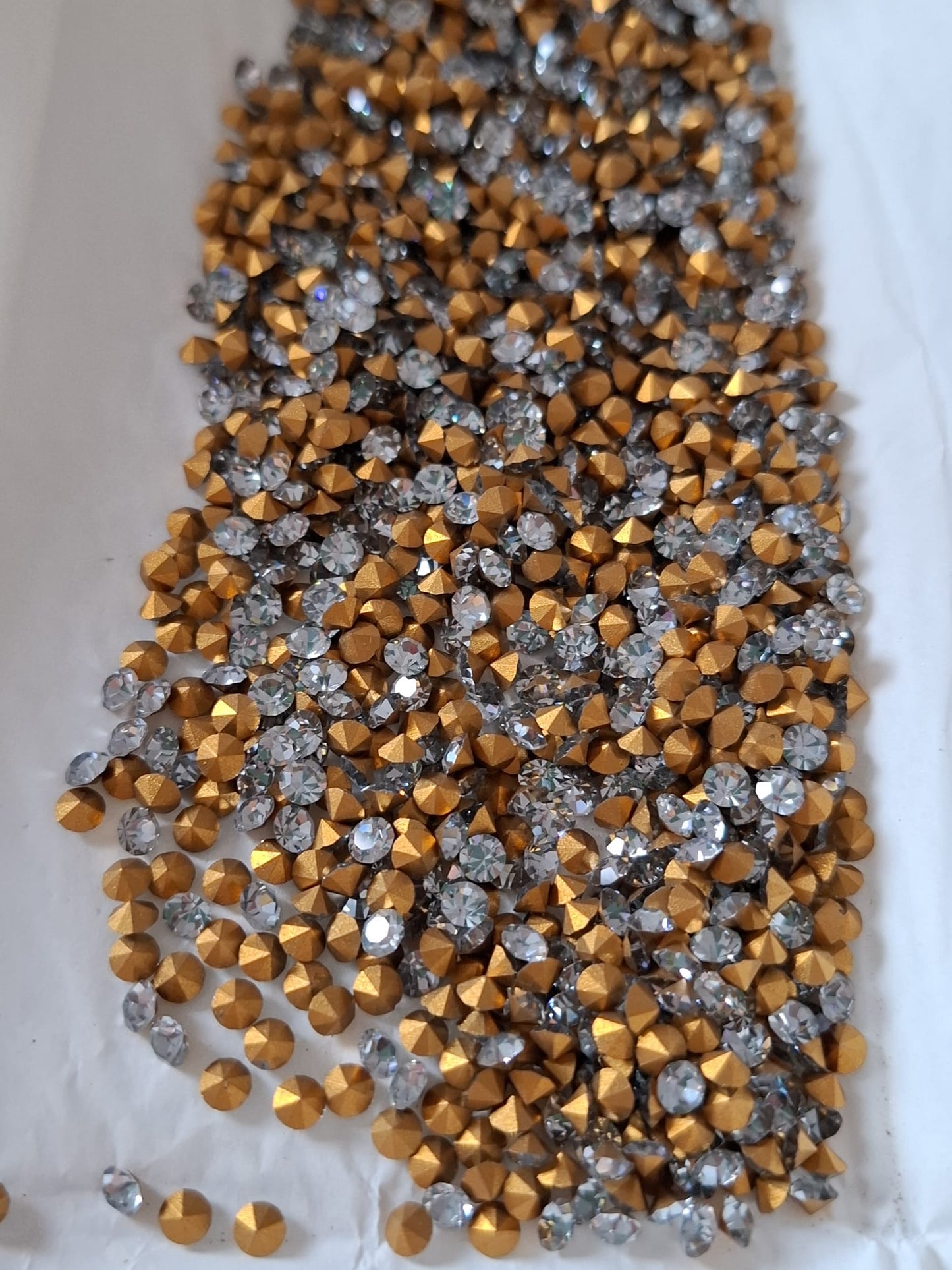 Swarovski® Chaton Vintage Crystal Shadow PP29