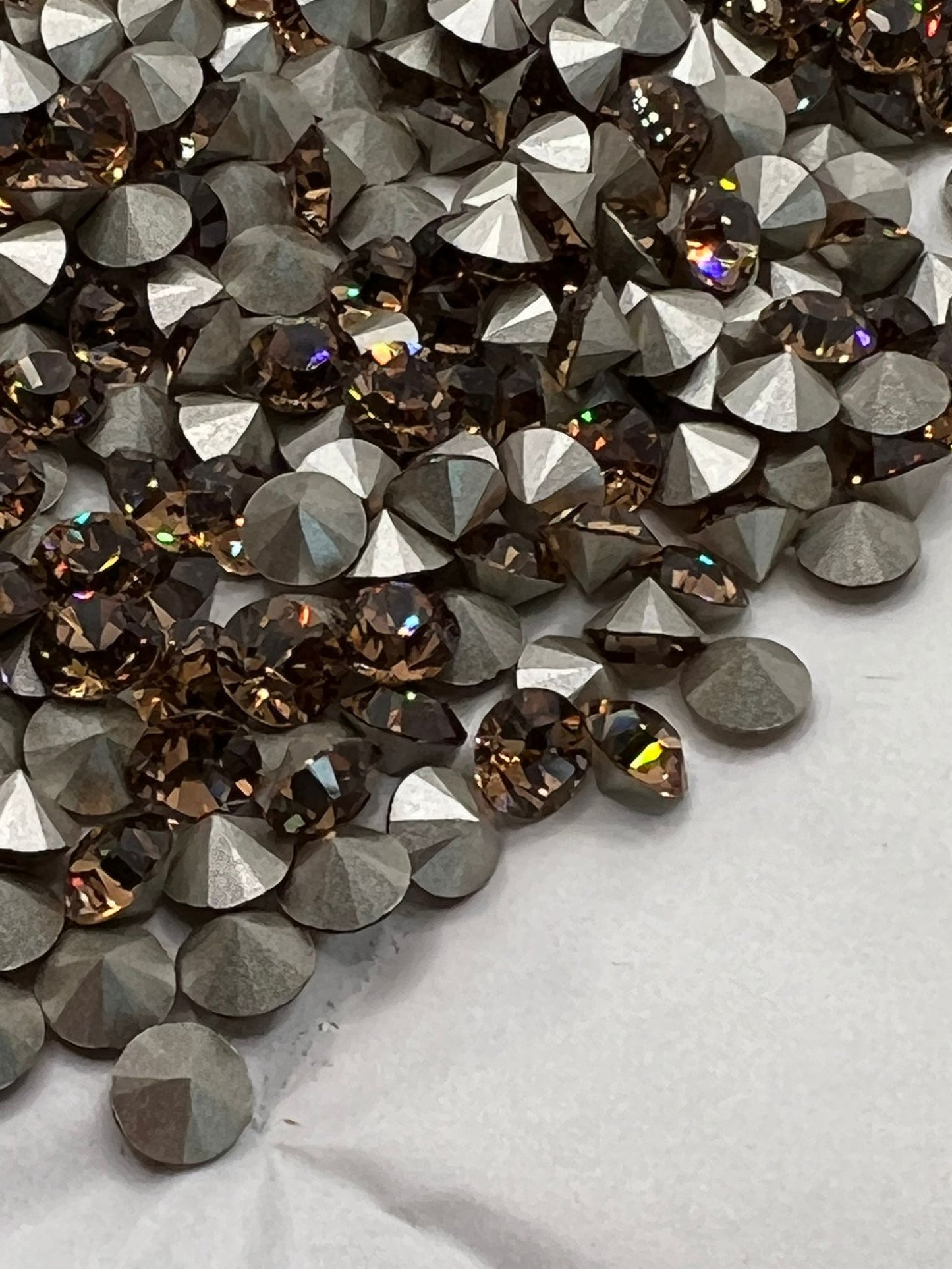 Swarovski® Chaton Light Smoked Topaz SS29