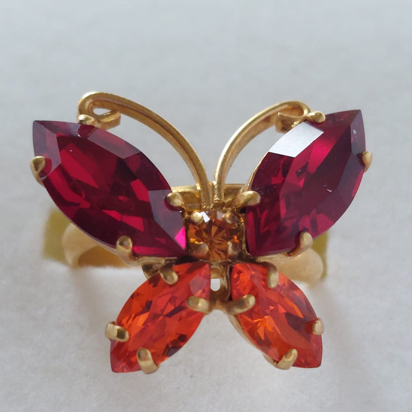 9818 Vintage Ring made with Swarovski Kristallen 30x20mm