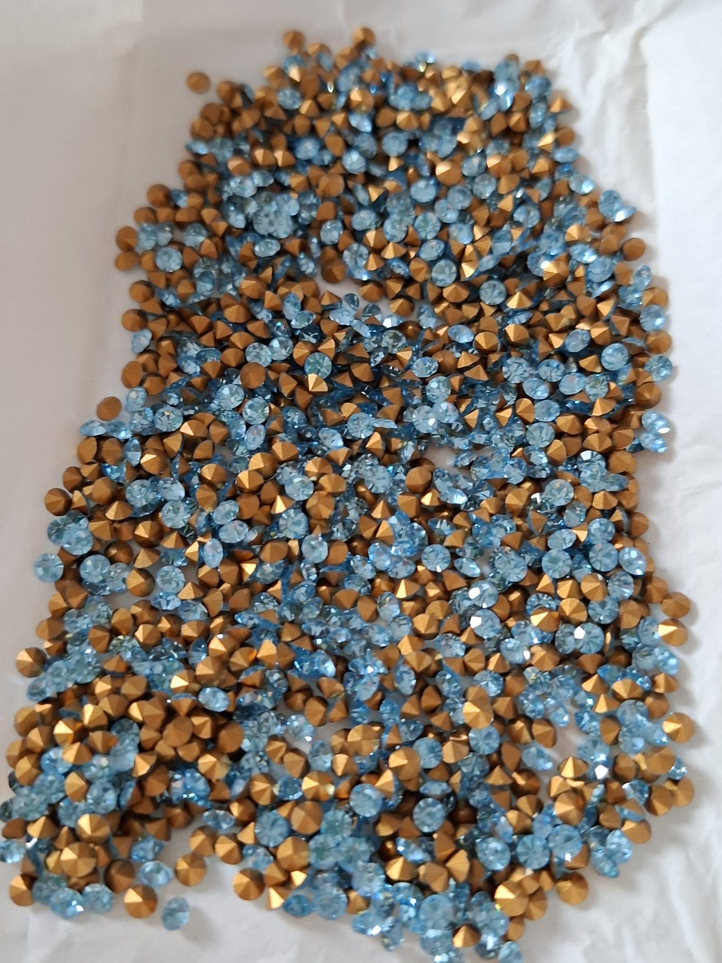 Swarovski® Chaton Vintage Aquamarine Gold Foiled PP27