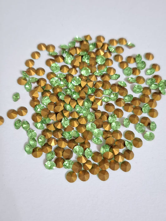 Swarovski® Chaton Vintage Peridot Gold Foiled PP21