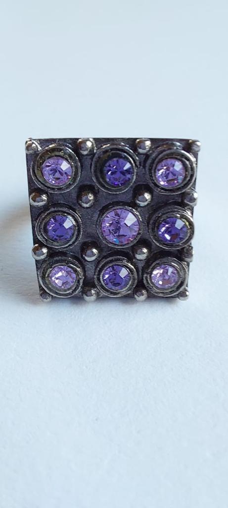 9971 Vintage Ring made with Swarovski Kristallen 18mm