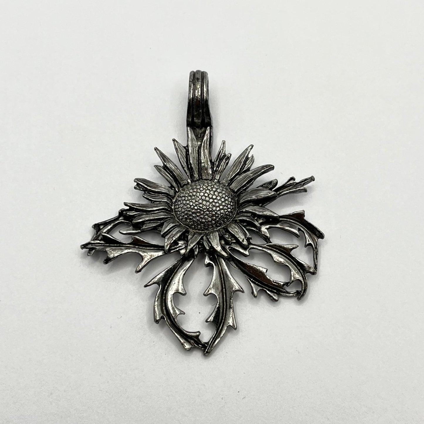 1149 Vintage Trachtenschmuck Kettenanhänger Löwenzahn 62mm