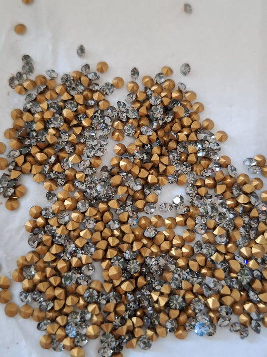 Swarovski® Chaton Vintage Black Diamond Gold Foiled PP24