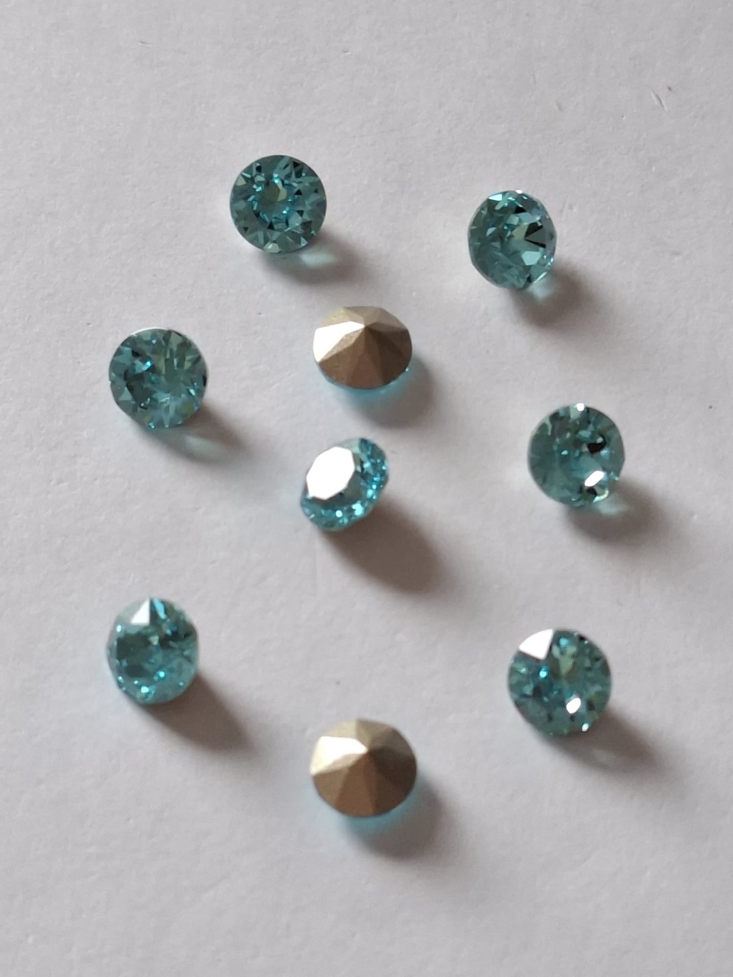 Swarovski® Chaton Light Turquoise SS29